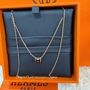 Hermès  black necklace is beautiful.